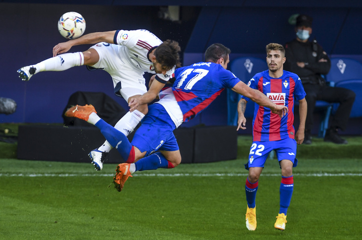 Eibar y Osasuna volverán a verse las caras, esta vez en un amistoso en Atxabalpe. (Jon URBE/FOKU)