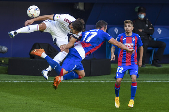 Eibar y Osasuna volverán a verse las caras, esta vez en un amistoso en Atxabalpe. (Jon URBE/FOKU)