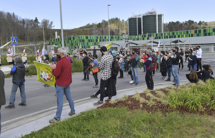 La marcha ha terminado a las puertas de la incineradora. (Idoia ZABALETA/FOKU)