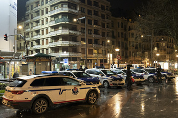 Agentes de la Ertzaintza en el centro de Donostia en una imagen de archivo. (Gorka RUBIO/FOKU)