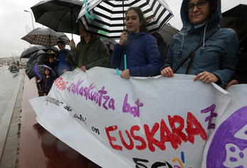 Movilización en Ziburu, una de las muchas desarrolladas en apoyo a la enseñanza en euskara. (Bob EDME)