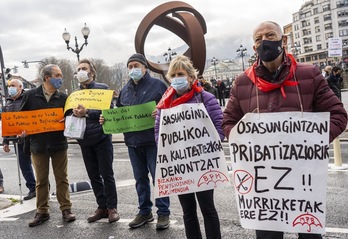 Pentsiodunen elkarretaratzea Bilbon, joan den urtarrilean, pentsio publiko duinen alde kalera ateratzen hasi zirenetik hiru urtera. (Marisol RAMIREZ/FOKU)