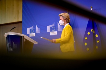 La presidenta de la Comisión Europea, Ursula von der Leyen, se ha mostrado satisfecha con la decisión del TC alemán porque permite a la UE «mantener el rumbo de su recuperación económica». (John THYS | AFP)