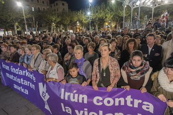 Concentración en Irun en contra de la violencia machista. (Andoni CANELLADA/FOKU)