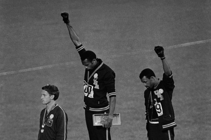 Icónica imagen de la protesta de Tommie Smith y John Carlos en los Juegos de 1968 (YOUTUBE)