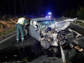 Uno de los coches implicados en el accidente. (GUARDIA CIVIL)