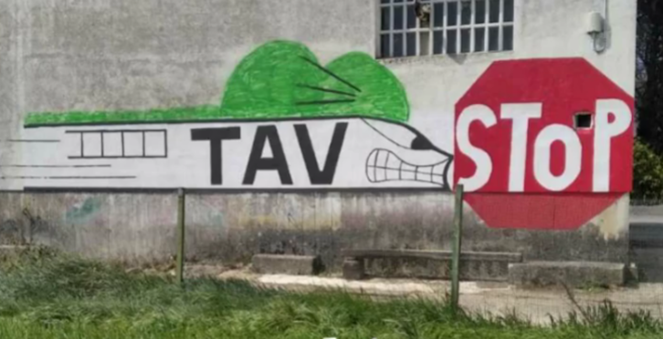 Mural en contra del TAV realizado en Ororbia. (NAIZ)