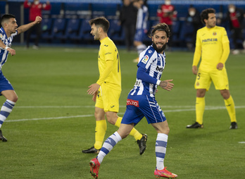 Jota Peleteiro irribarrez, Vila-realen aurka lehen goleko pasea eman ostean. (Raul BOGAJO / FOKU)