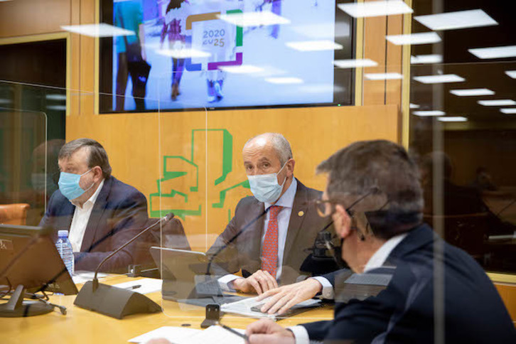 Josu Erkoreka en el Parlamento de Gasteiz. (IREKIA)