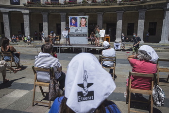 Acto de recuerdo a Pili Arsuaga y Fontso Isasi en Laudio en julio de 2020, cuando se cumplían 30 años de su muerte. (Aritz LOIOLA/FOKU)