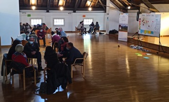 Participantes en el foro ‘Bortuetako euskalkiak’, dentro de las acciones del Plan del Pirineo para impulsar los dialectos del euskara de la zona. (GOBIERNO DE NAFARROA).