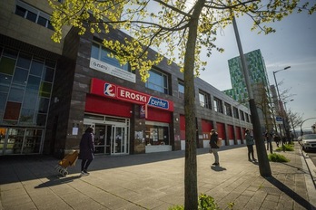 Supermercado de Eroski en Gasteiz. (Jaizki FONTANEDA/FOKU)