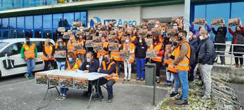 Comparecencia esta mañana a las puertas de la planta de ITP en Barakaldo. (LAB sindikatua)