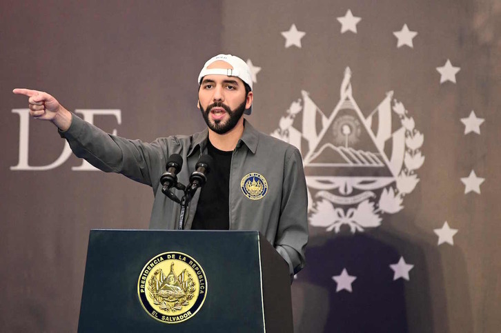 El presidente de El Salvador, Nayib Bukele, en una conferencia en San Salvador. (Stanley ESTRADA/AFP)