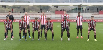 Expedición completa del Bilbao Athletic a Extremadura. (@AthleticClub)