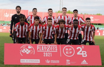 Jugadores del Bilbao Athletic celebran el gol de Ewan Urain. (@AthleticClub)