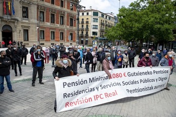 Concentración del Movimiento de Pensionistas en Iruñea. (Iñigo URIZ/FOKU)