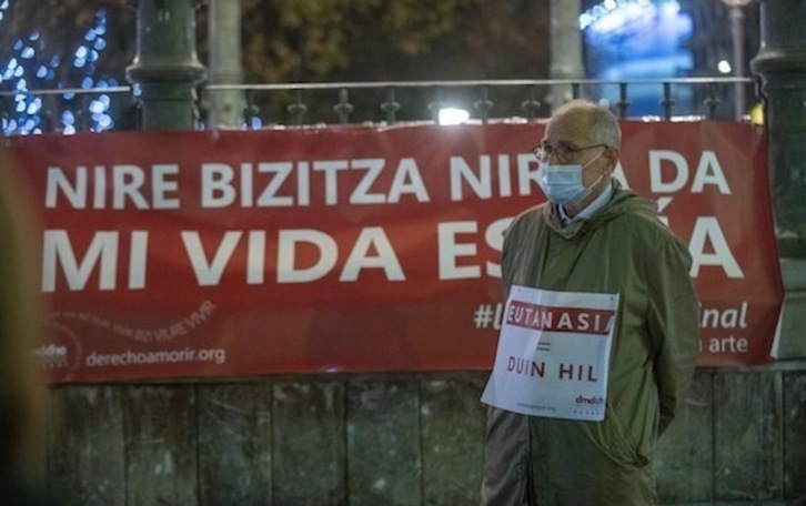 Eutanasiaren aldeko ekimen bat Donostian, artxiboko irudian. (Juan Carlos RUIZ/FOKU)