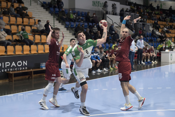 Tras el meritorio empate en Huesca, Helvetia Anaitasuna quiere seguir sumando en tierras gallegas. (iñigo URIZ/FOKU)