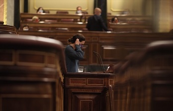 La ministra Montero, dejando el estrado. (E. PARRA/E. P.)