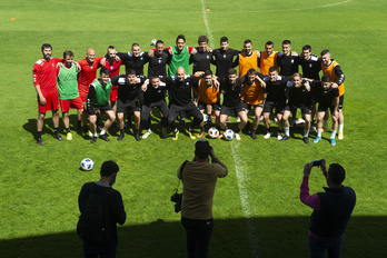 Último entrenamiento del Amorebieta en Urritxe antes de partir hacia Badajoz. (Monika DEL VALLE / FOKU) 