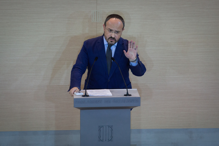 Alejandro Fernández, líder del PP, en el Parlament. (David Zorrakino / Europa Press)