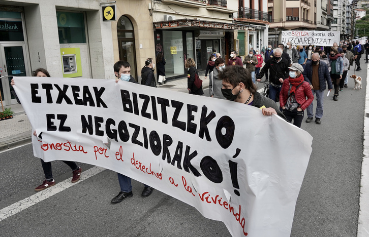 La manifestación por la vivienda ha partido de Gros. (Andoni CANELLADA/FOKU)