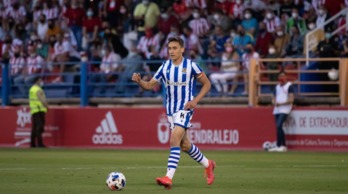 Álex Petxarromán ha sido el capitán del Sanse que ha conseguido el ascenso a Segunda. (@alexpetxa)