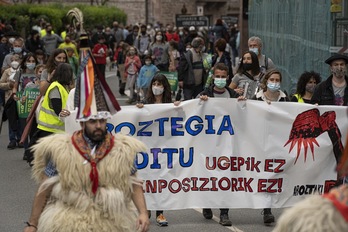 Aroztegia makroproiektua geldiarazteko maiatzaren 15ean izandako manifestazioa. (Jagoba MANTEROLA/FOKU)