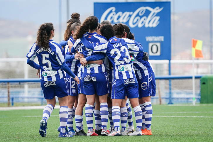 Las jugadoras del Alavés celebran un gol durante un partido de esta temporada (Endika PORTILLO / FOKU)
