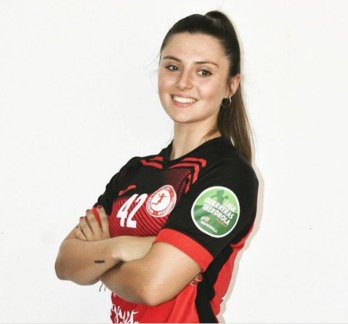 Cristina Polonio da Bera Berako hirugarren fitxaketa. (BALONMANO MORVERDRE)