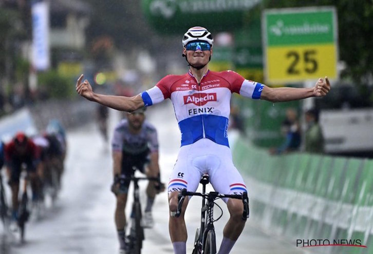 Van der Poel, helmugan bere garaipena ospatzen (ALPECIN)