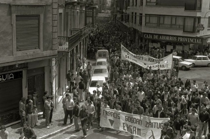 Herri protesta Errenterian, 'Francis'en heriotzaren ondoren. (EUSKAL MEMORIA FUNDAZIOA) 