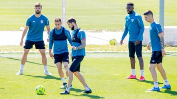 Jugadores del Athletic en una sesión de entrenamiento. (@AthleticClub)