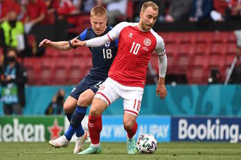 Eriksen durante el partido entre Dinamarca y Finlandia. (Jonathan NACKSTRAND / AFP)