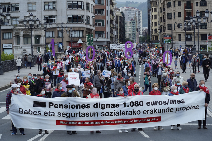 Imagen de una reciente movilización de pensionistas en Bilbo. (Aritz LOIOLA / FOKU)