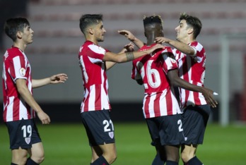 Once del Bilbao Athletic en un partido de esta temporada contra el Amorebieta en Lezama. (@AthleticClub)