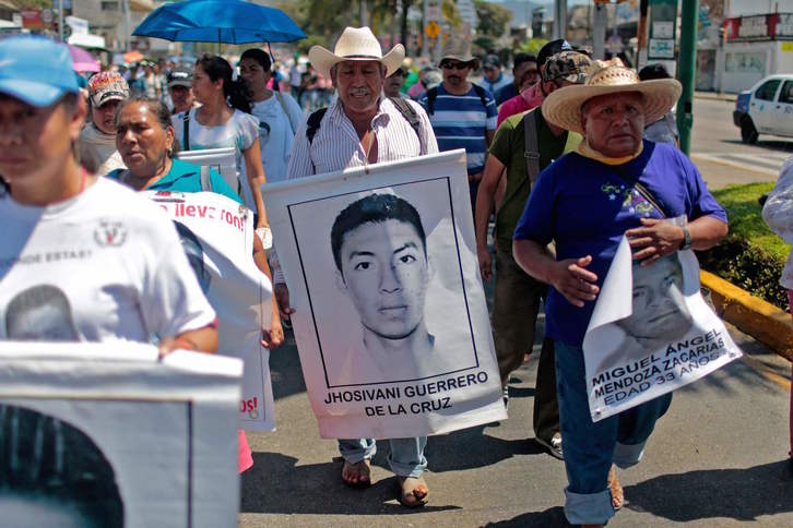 Ayotzinapako gazteak gogoratzeko manifestazio bat. (Pedro PARDO/AFP)