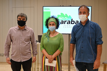Mikel Otero, Amancay Villalba y Kike Fernández de Pinedo, en la presentación de "Araba Zero Karbono".