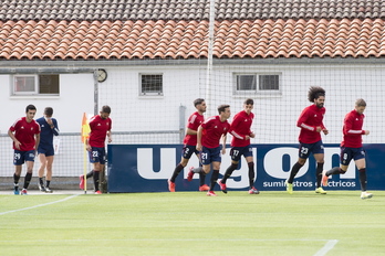 Jugadores de Osasuna, en Tajonar durante la pretemporada pasada. (Iñigo URIZ/FOKU)