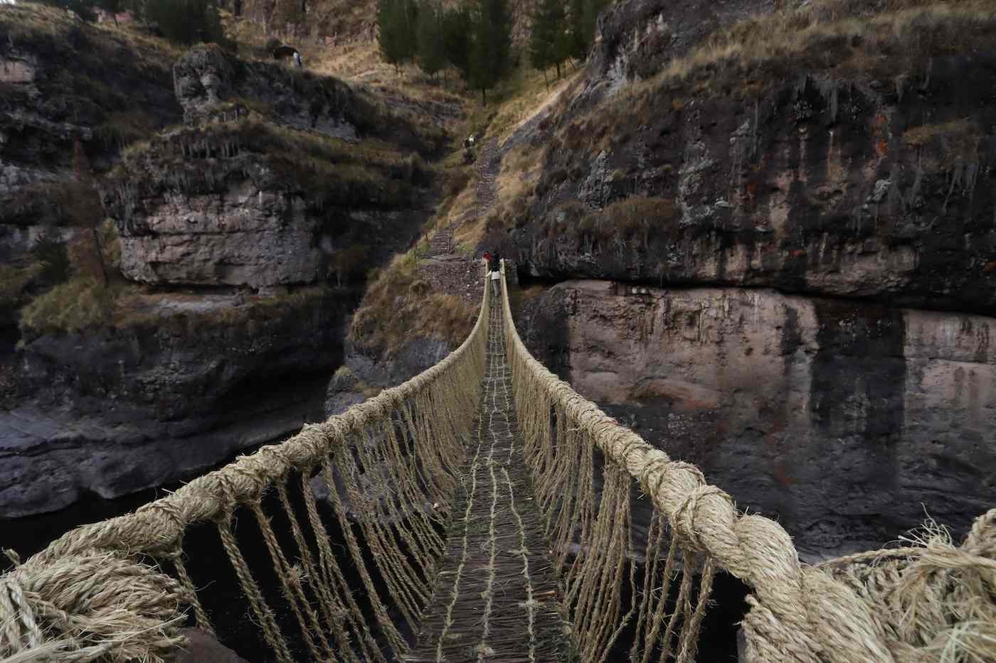 Medieval Crueldad Habitual Q'eswachak, el último puente colgante inca en Perú | Bidaiak | GAIAK