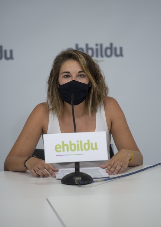 La parlamentaria de EH Bildu, María Garde, que ha presentado la iniciativa. (Raúl BOGAJO/FOKU)