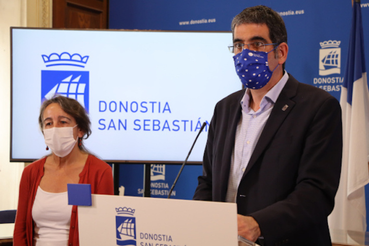 El alcalde, Eneko Goia, y la concejala de Espacios Públicos y Proyectos Urbanos, Marisol Garmendia. (DONOSTIAKO UDALA)