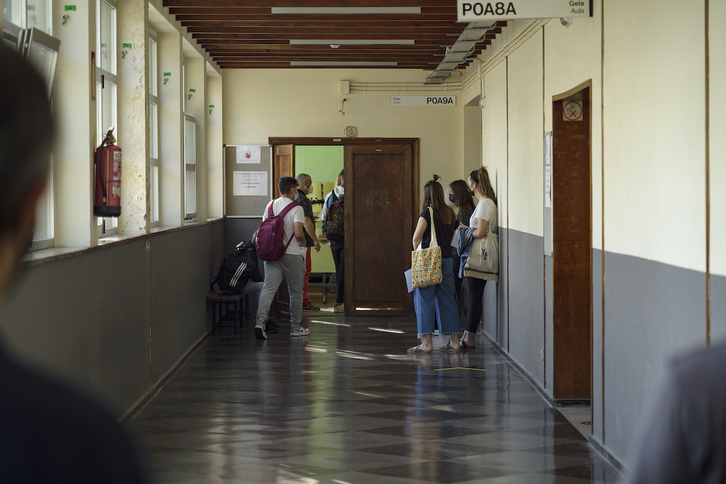 Jóvenes estudiantes durante las pruebas de acceso a la universidad. (Aritz LOIOLA/FOKU)