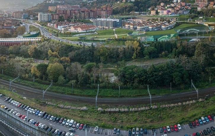 Barrio de Olabeaga, con la actual situación de las vías del tren. (BILBAO RÍA 2000)