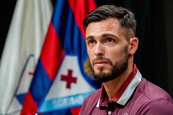 Cristian Glauder ha sido presentado hoy en la sala de prensa de Ipurua. (SD Eibar)