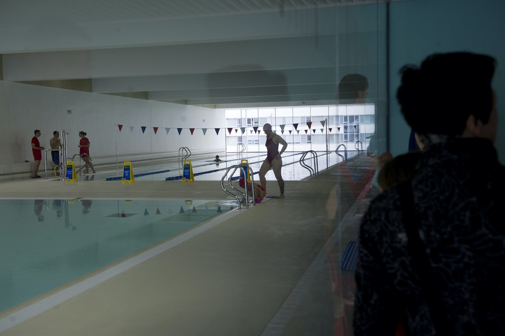 Piscina del Centro Cívico de Salburua. (Raul BOGAJO/FOKU)