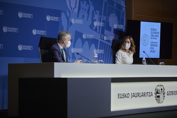 La consejera de Gobernanza Pública y Autogobierno, Olatz Garamendi, junto al lehendakari Iñigo Urkullu en la reunión de la Comisión de Derecho Civil Vasco del pasado martes. (Asier BASTIDA | IREKIA)