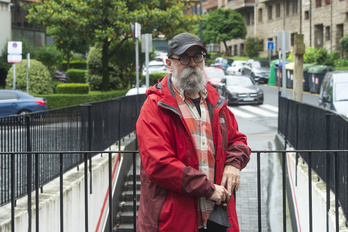 Carlos Aguiriano, el hombre al que el Obispado quiere desahuciar. (Monika DEL VALLE / FOKU)