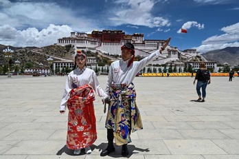 Con la nueva política, la población tibetana se arriesga a poner en peligro su cultura. (H. Retamal/ AFP)